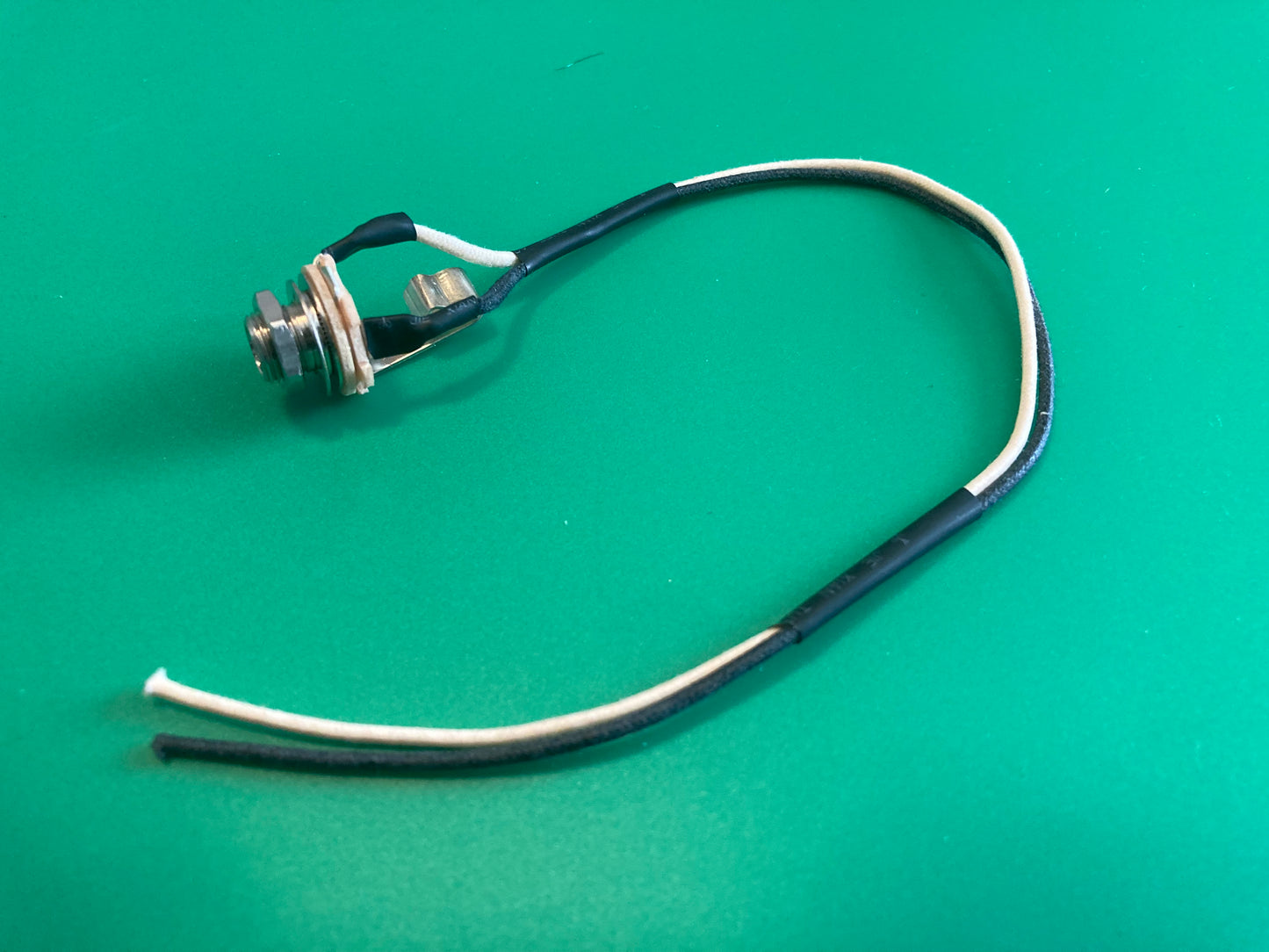 Pre-wired Output Jack ( Switchcraft #11)